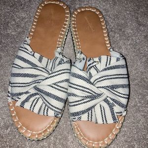 Espadrille sandals like new
